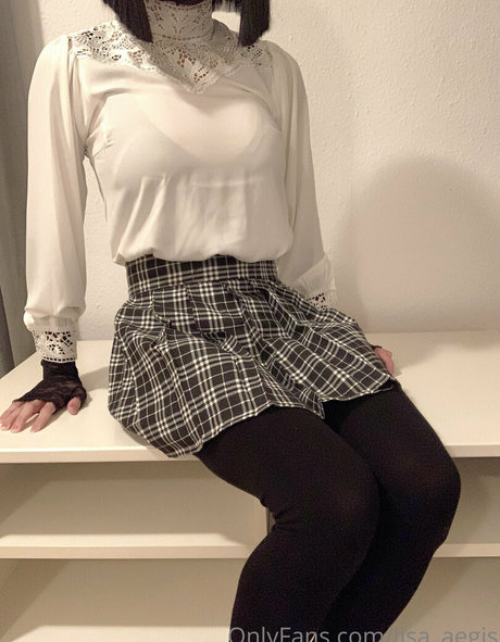 lisa aegis model sexy picture