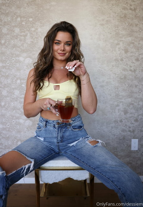 dessiem model top photos