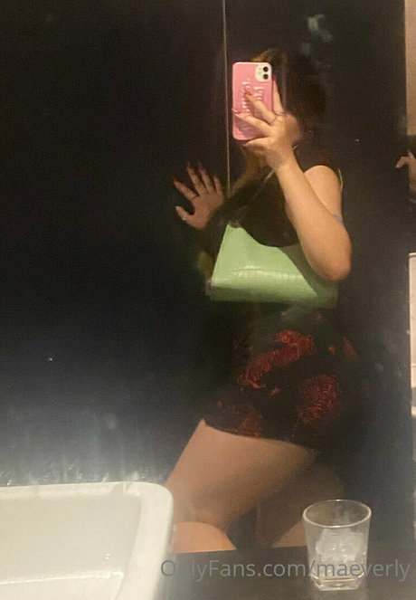 maeverly adult model image