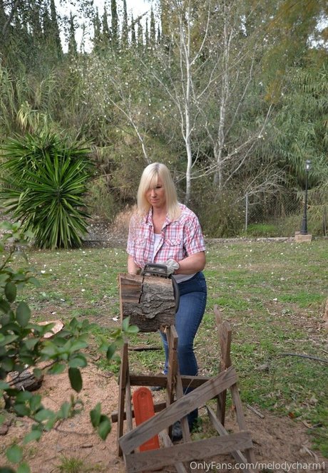 melodycharm1 hot model img