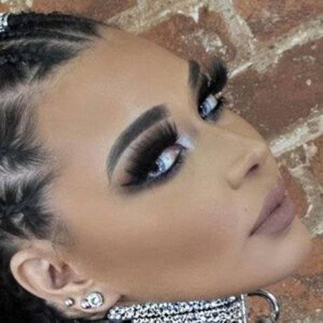 Ice Queen erotic pornstar img