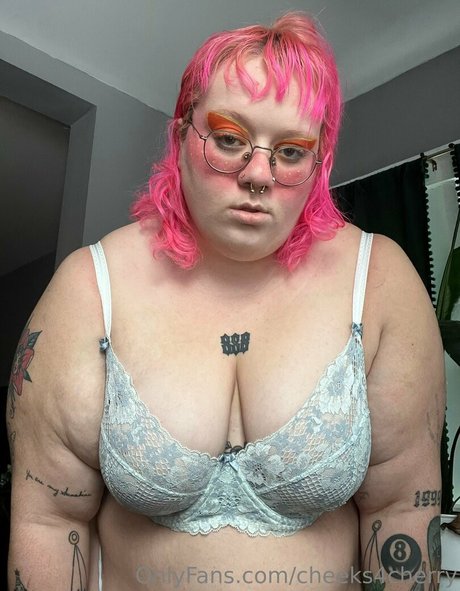 cheeks4cherry model perfect image