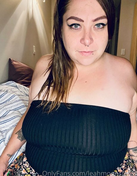 leahmoonstarzz pornographic model pics