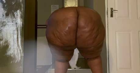 Kandi Pear exclusive star photos