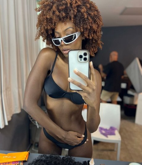 Bermudez Cortes model perfect picture