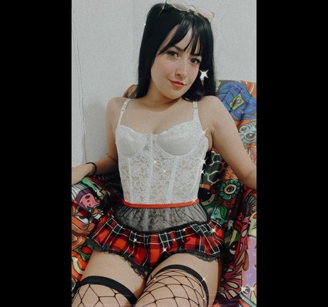 alicepagaany model sexy galleries