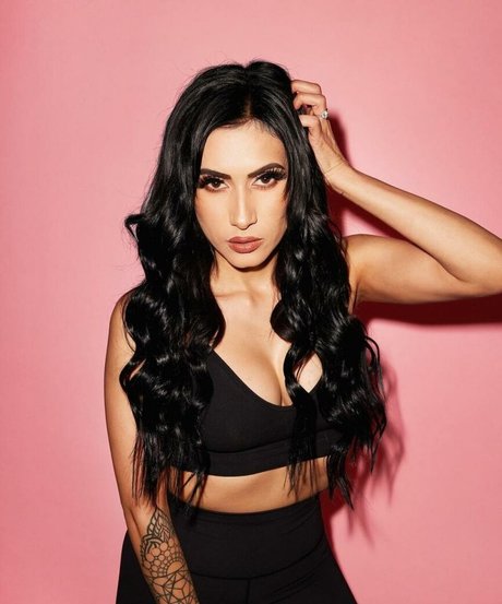 Cristina Vee sexy model pics