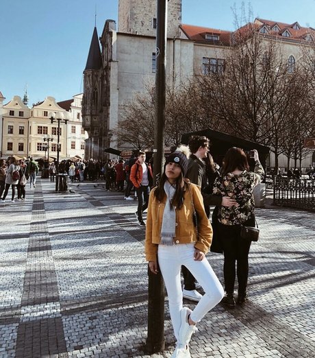 Meshi Malka model free photos