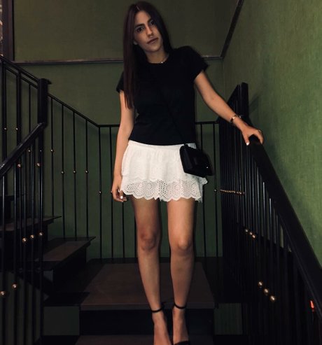 Meshi Malka model adult img