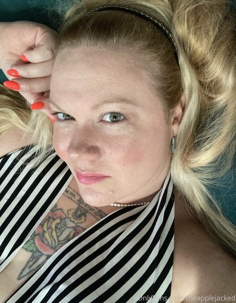 theapplejacked nude star galleries