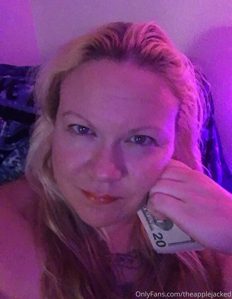 theapplejacked nude model pictures
