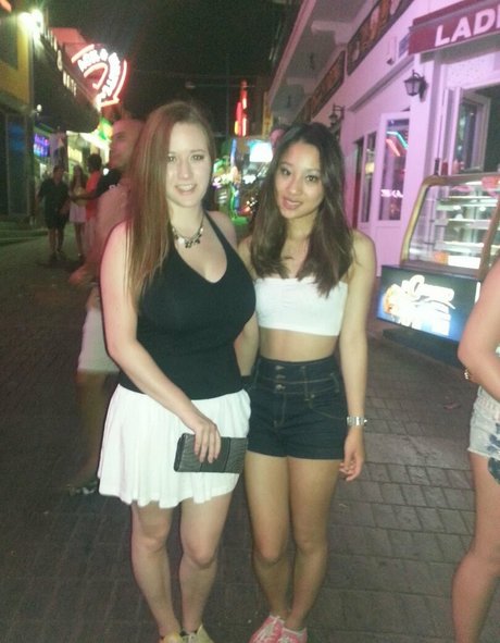 Maton Twins star nice pictures