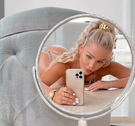 Emmy Russ model porn pictures