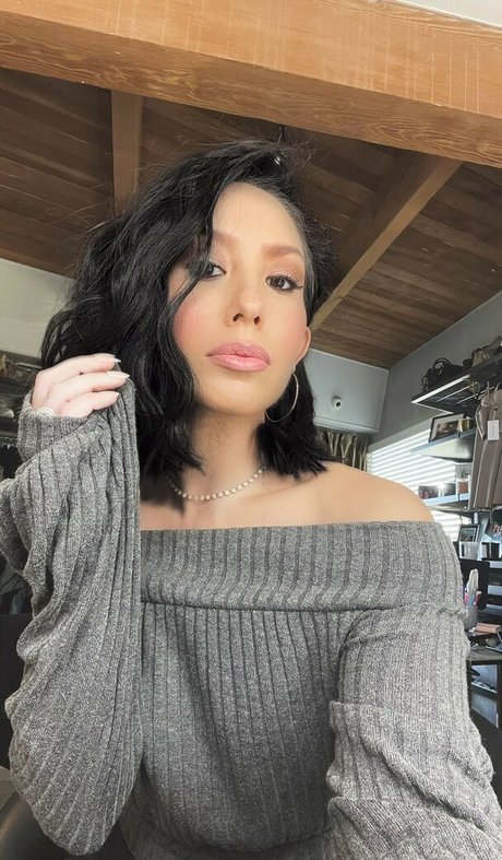 Cheryl Burke exclusive actress images