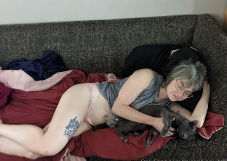 misssilverwitch sex model img