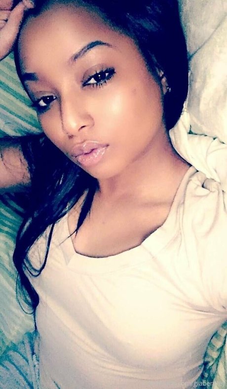 giaonlyfans art pornstar pic