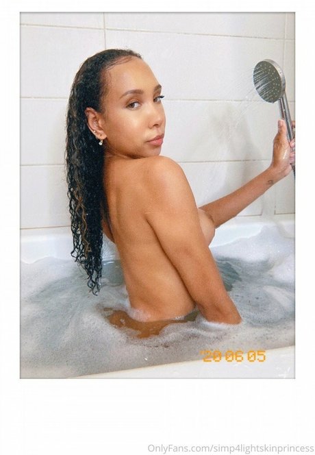 Squiirt Queen star exclusive pics