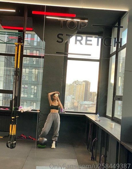 leona corona free actress photos