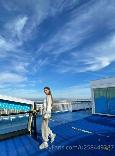 leona corona naked pornstar photos