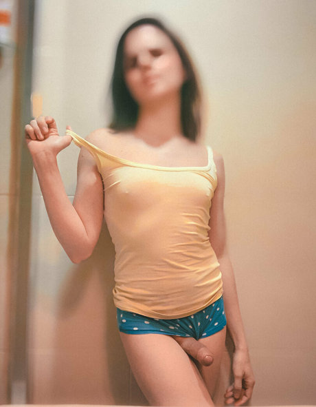 amicrossd star erotic picture