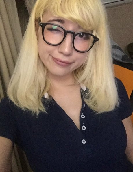 Sinneddonut model nude archive