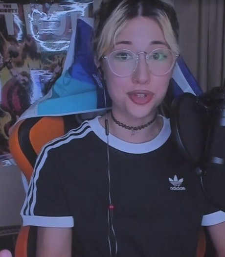 Sinneddonut star adult pic