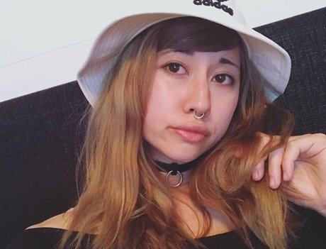 Sinneddonut nudes star photo