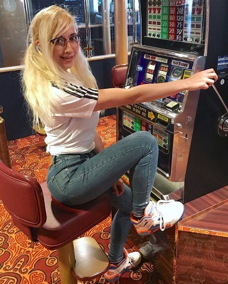 Sinneddonut model exclusive gallery