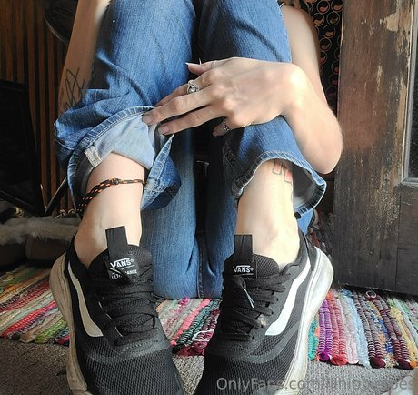 lilhippietoes adult model photo