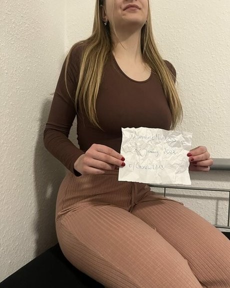 layla 18 hot star pics