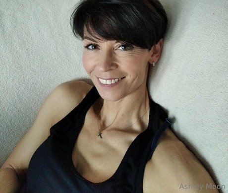 ashley moon star free pictures