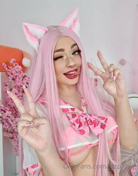 Jazzyfoxe model nude photo