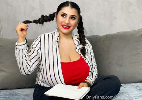 bboobscarol_ model xxx image