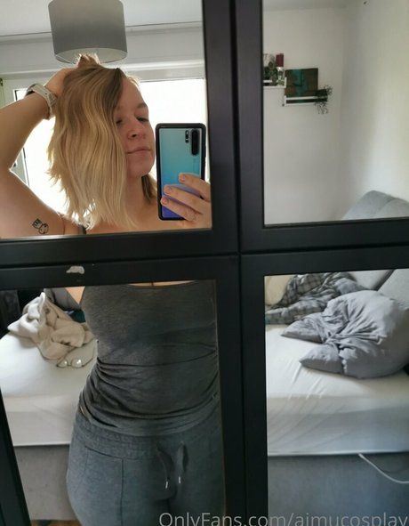 AimuCosplay pornstar erotic pics