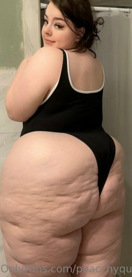 peacchyqueenn model nude pic