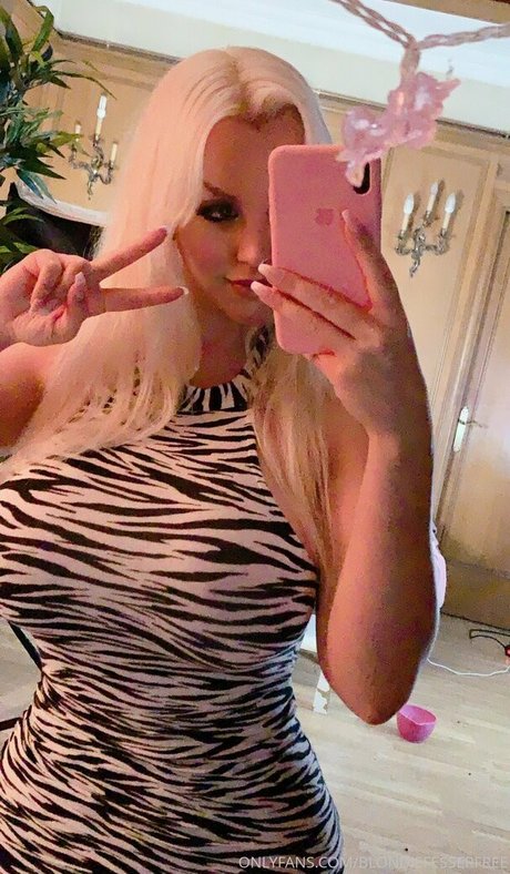 blondiefesserfree exclusive model img