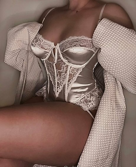 enireves pornstar naked photos