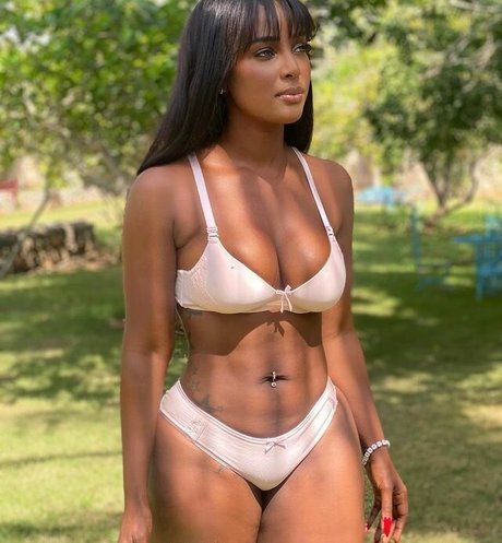 Amara La Negra star erotic image