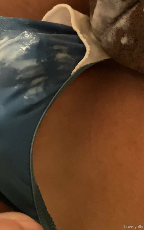 allysquirtss erotic model pictures