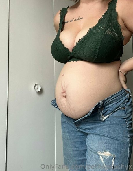 petitepeachyx model nudes pics