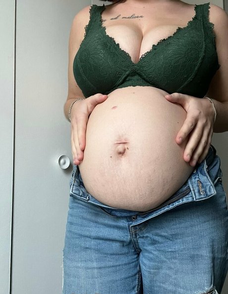 petitepeachyx hd pornstar photos