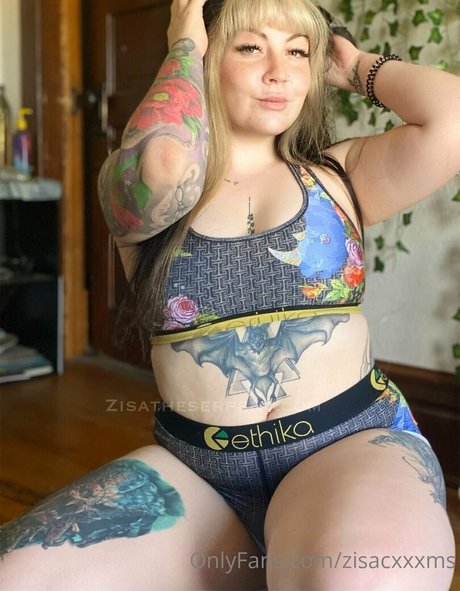 prettypython star naked photos