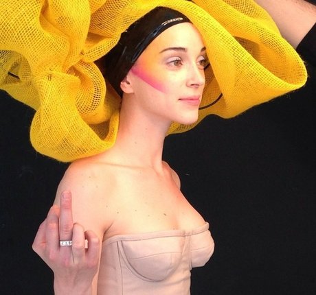 Annie Clark free model picture