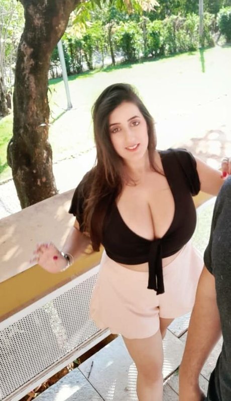 Michelly Rebechi adult actress photo