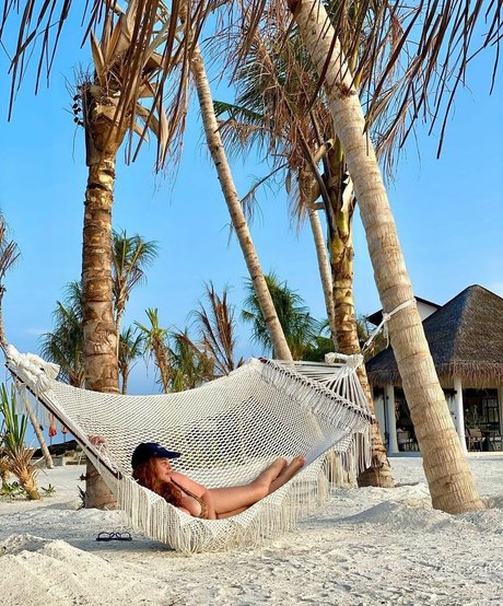 Serena Roberti star top galleries