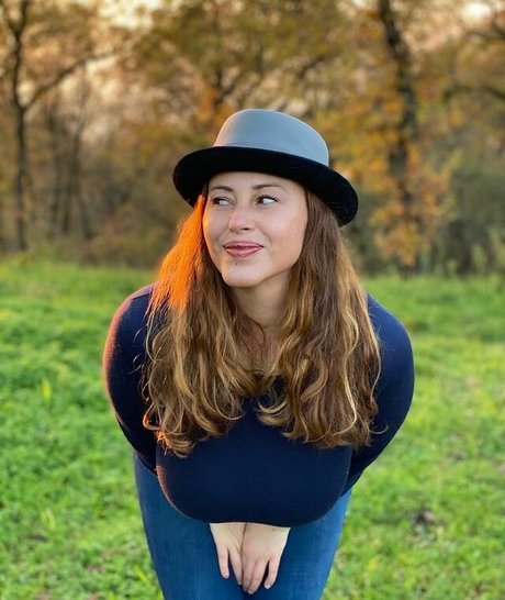 Serena Roberti xxx model gallery