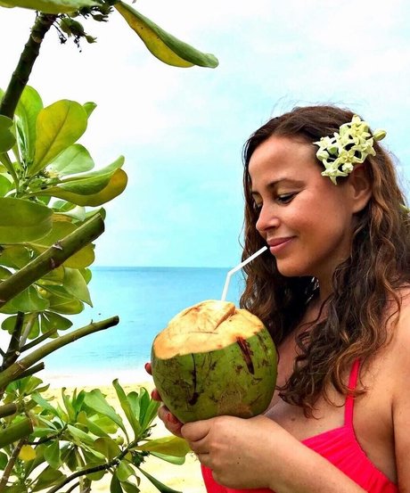 Serena Roberti nude actress images