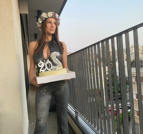 Shira Shabat porn model pictures