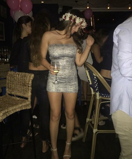 Shira Shabat model top image