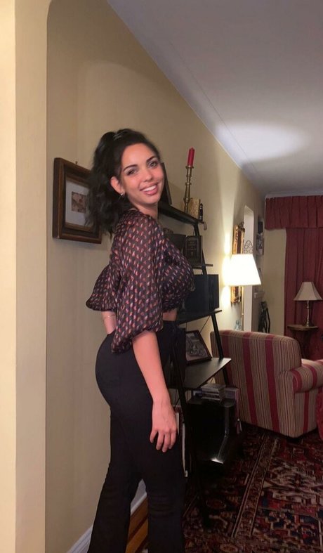 Tara Yazdi nude star photos